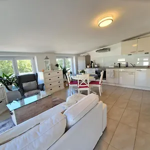 Apartment Wohnen Am Waldrand, Starnberg